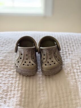 Toddler Shoes Bundle Size 4 – Crocs Style & Rainbow Sandals 🌈 Cute Lot
